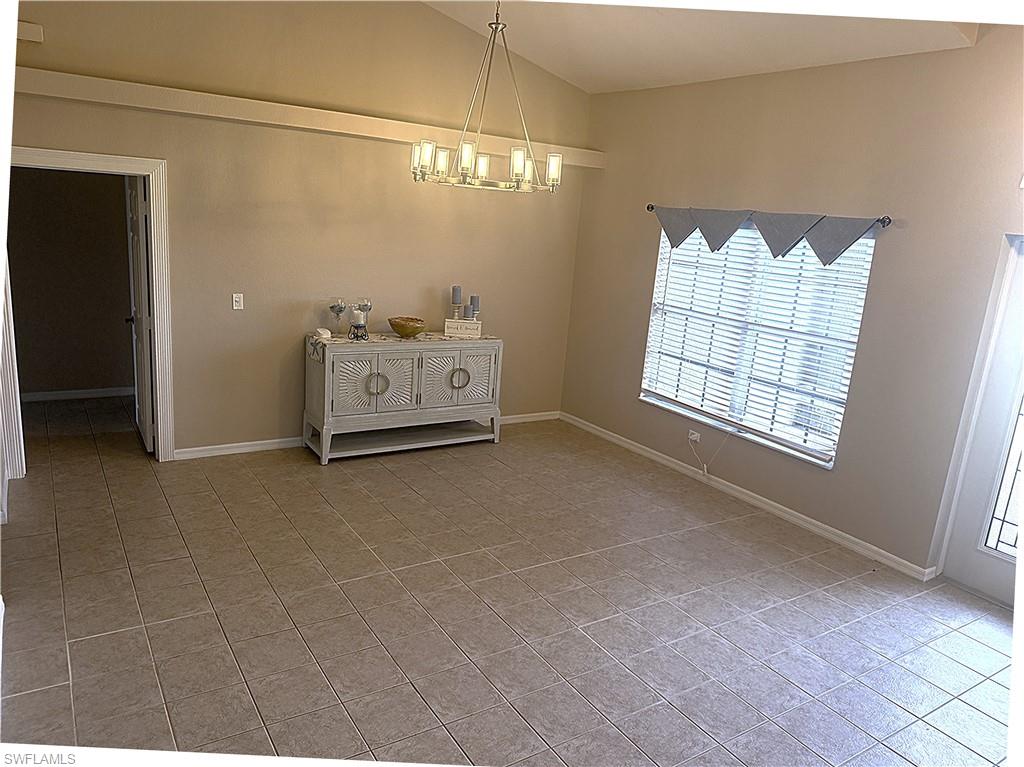 527 40th Ter Property Photo 3