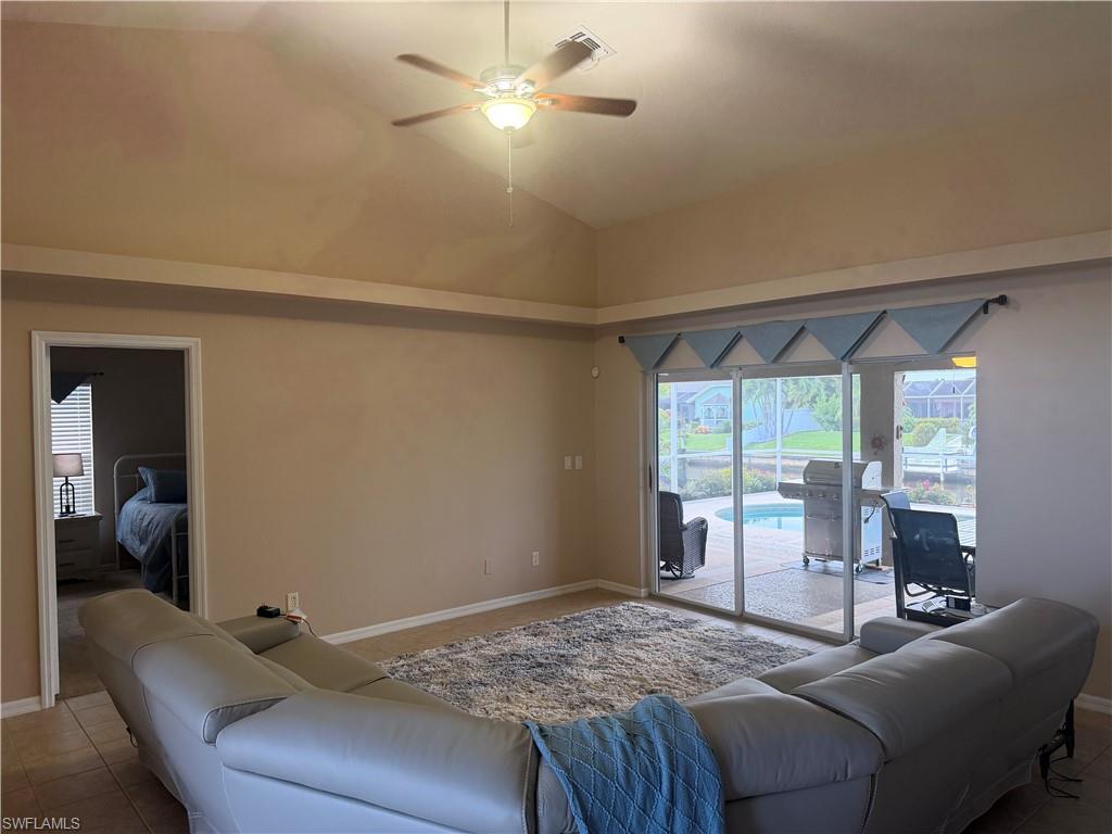 527 40th Ter Property Photo 4