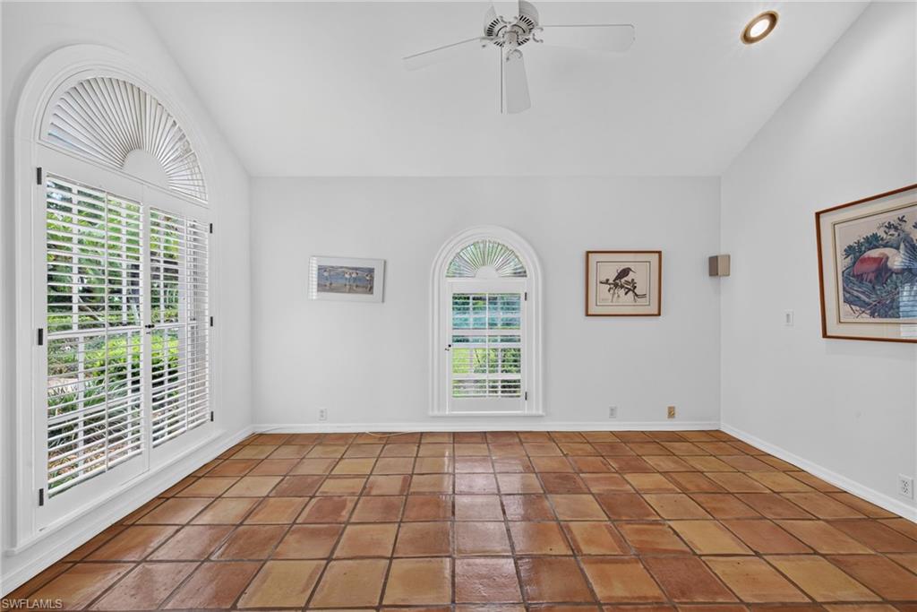 700 Hollybriar Ln Property Photo 26