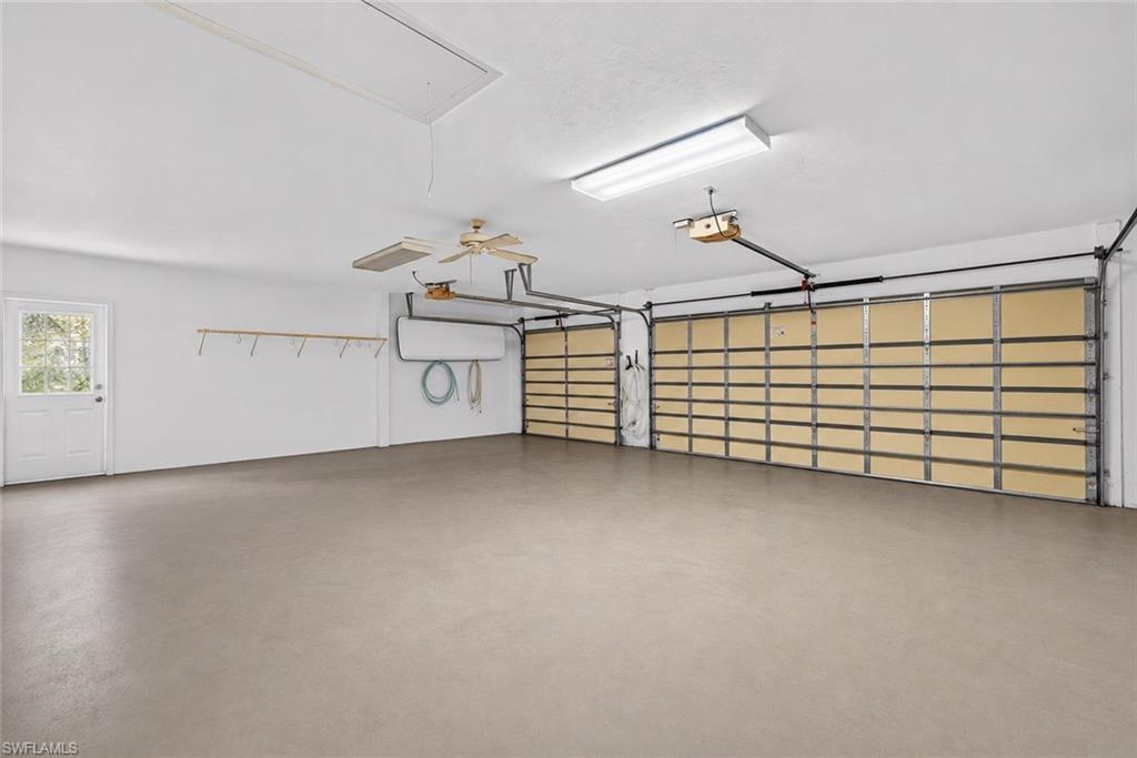 700 Hollybriar Ln Property Photo 28