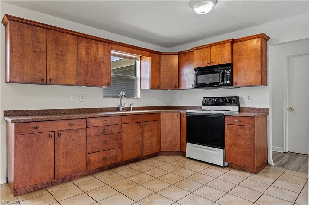 612 Santa Barbara Blvd Property Photo 6