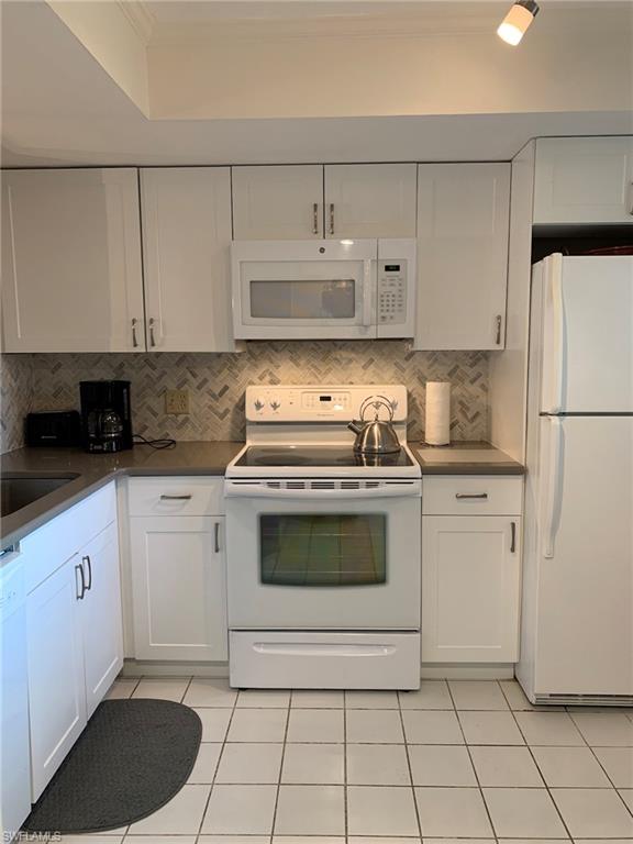 1004 Manatee Rd H204 Property Photo 5