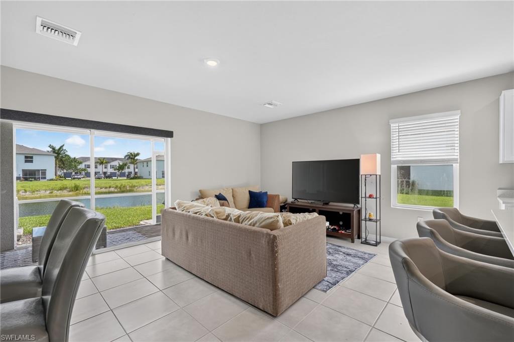 15364 Wildflower Cir Property Photo 4