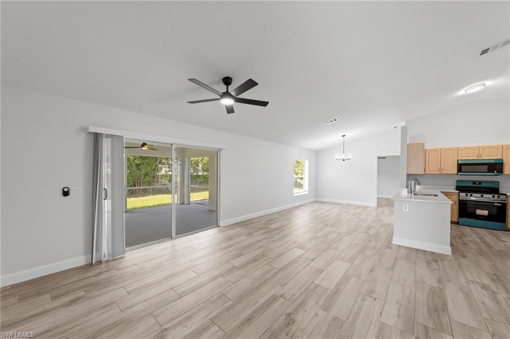 2022 9th Ter Property Photo 10