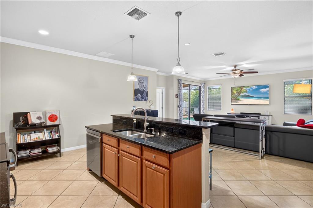 2764 Via Piazza Loop Property Photo 9
