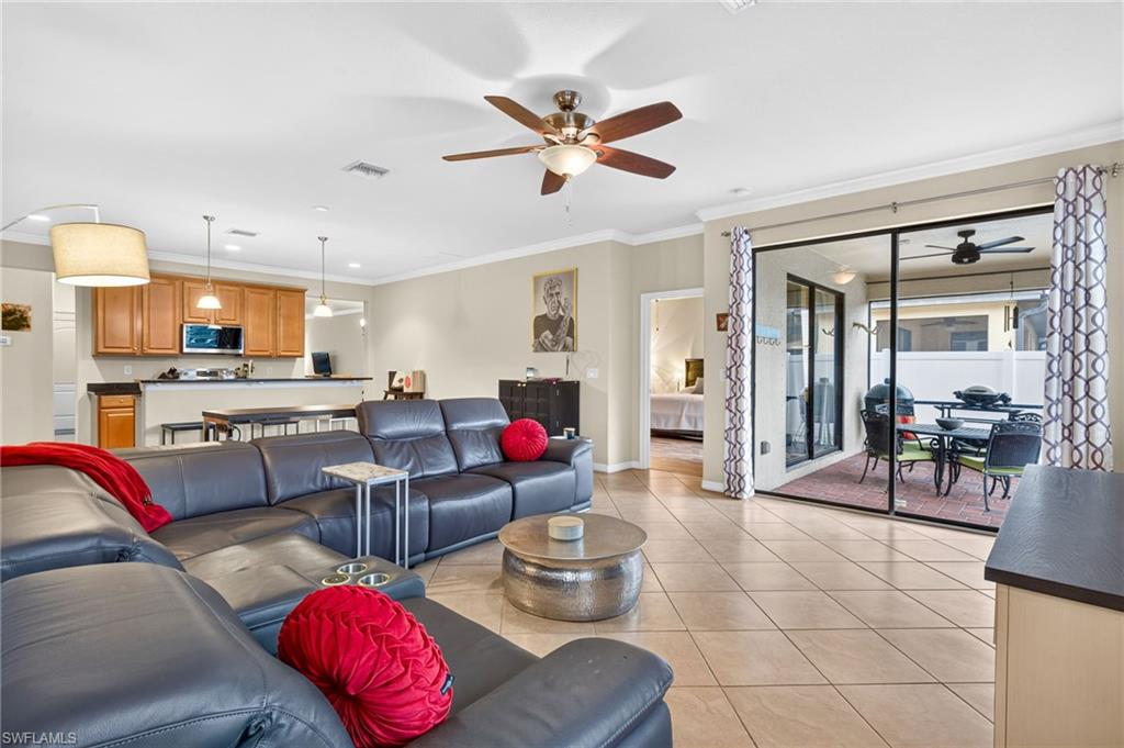 2764 Via Piazza Loop Property Photo 11