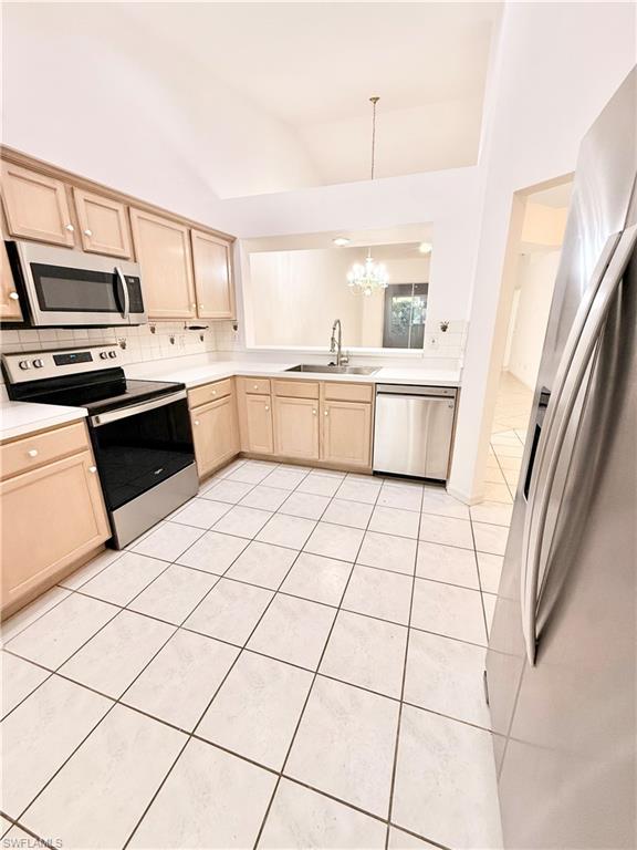7001 Lone Oak Blvd Property Photo 11