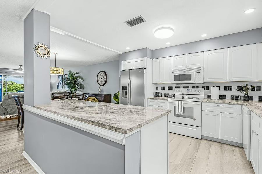 600 Valley Stream DR F8 Property Photo 1
