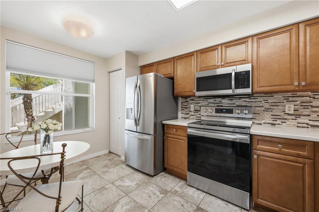 6670 Huntington Lakes CIR 104 Property Photo 1