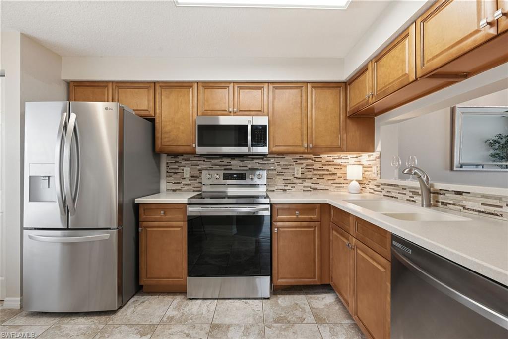 6670 Huntington Lakes Cir 104 Property Photo 2