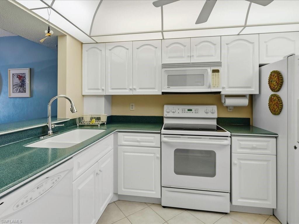 320 Seaview Ct 904 Property Photo 24