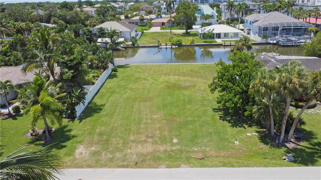 476 Pine Ave Property Photo 2