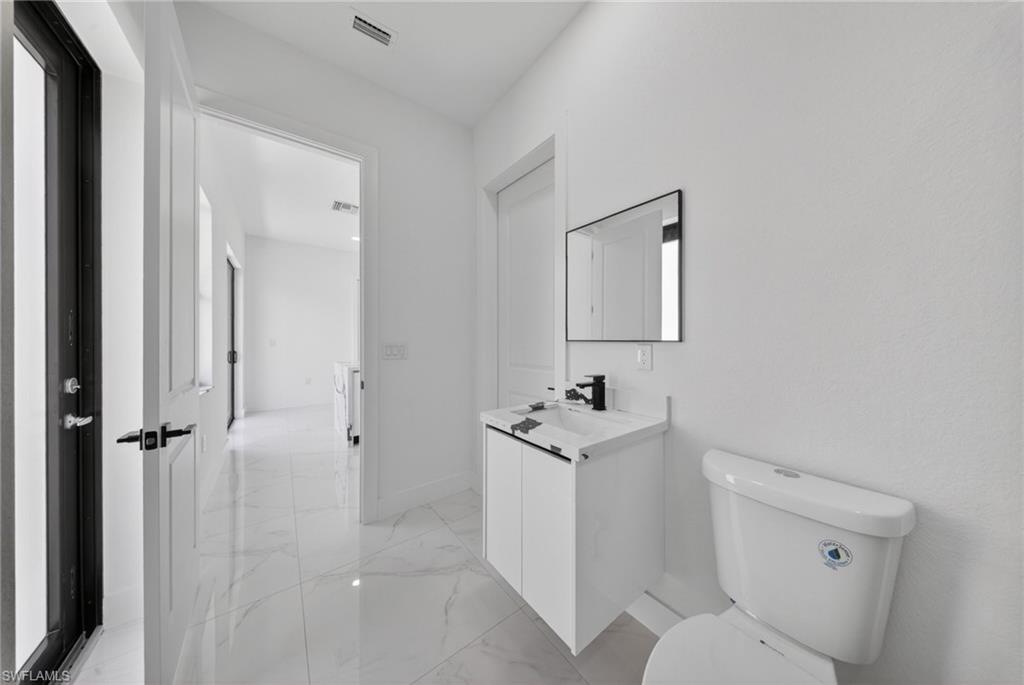1213 Dodwin St E Property Photo 11
