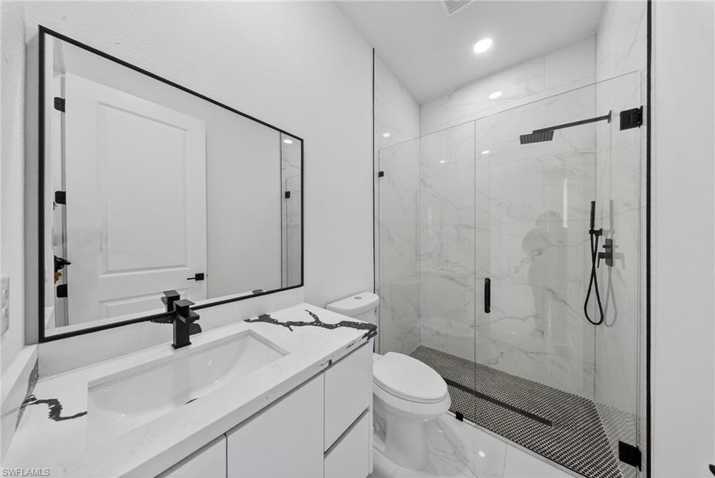 1213 Dodwin St E Property Photo 17