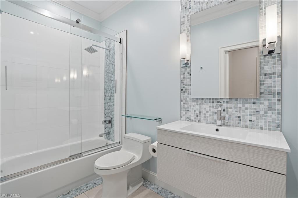 1600 Clermont Dr J-302 Property Photo 14