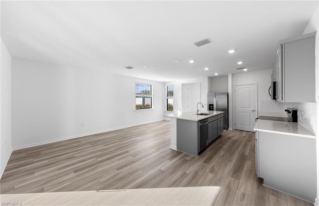 27818 Solis Grande Dr Property Photo 8