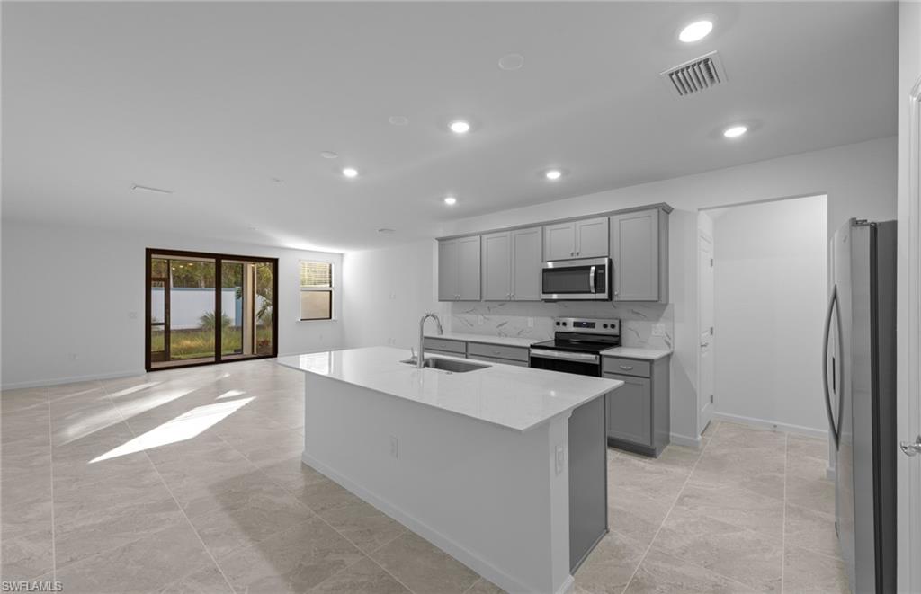 27828 Solis Grande Dr Property Photo 7