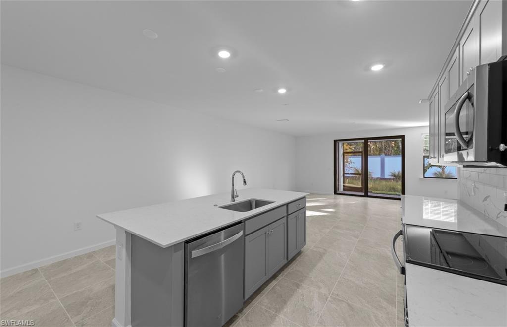 27828 Solis Grande Dr Property Photo 8