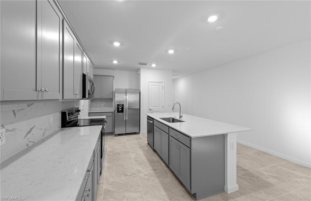 27828 Solis Grande Dr Property Photo 9