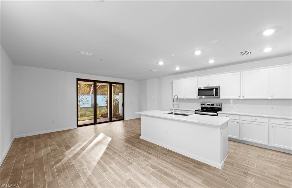 27832 Solis Grande Dr Property Photo 8