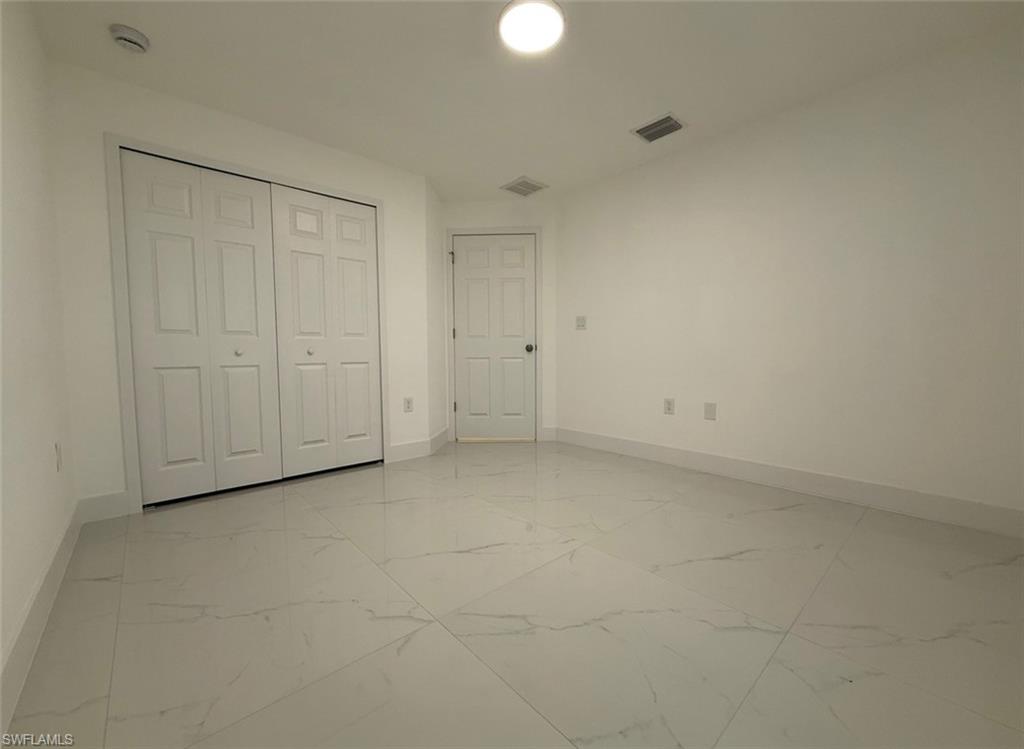 5018 Lee St Property Photo 9