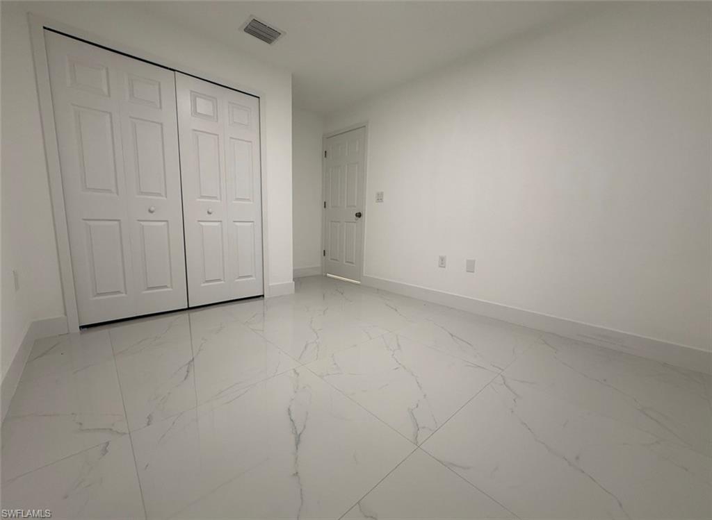 5018 Lee St Property Photo 10