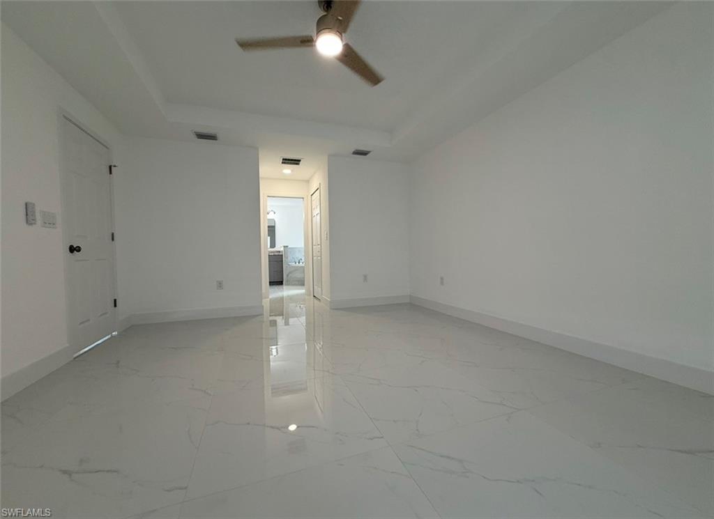 5018 Lee St Property Photo 14