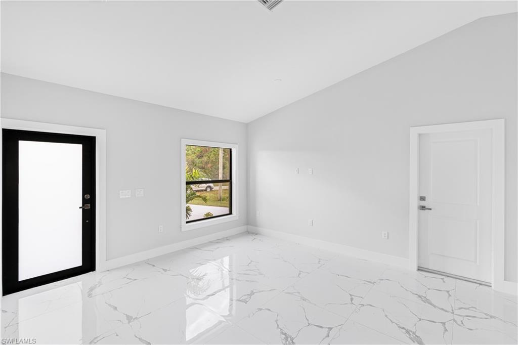 556 Woodview Dr Property Photo 12