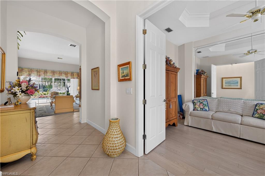 2317 Island Cove Cir N Property Photo 5