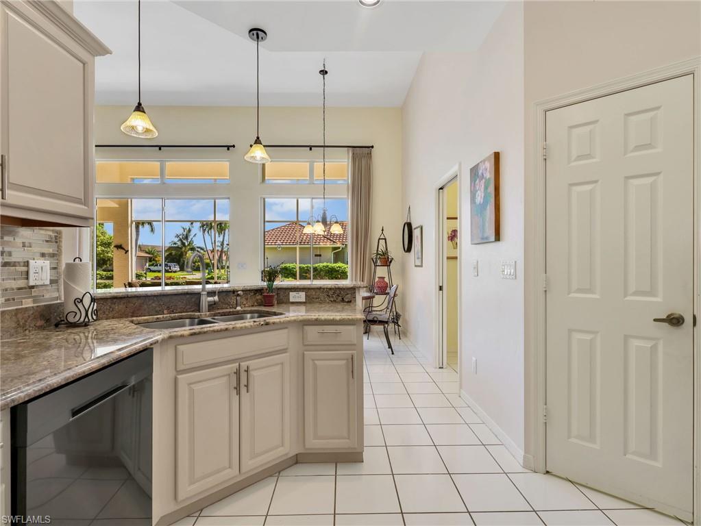6832 Compton Ln S Property Photo 11