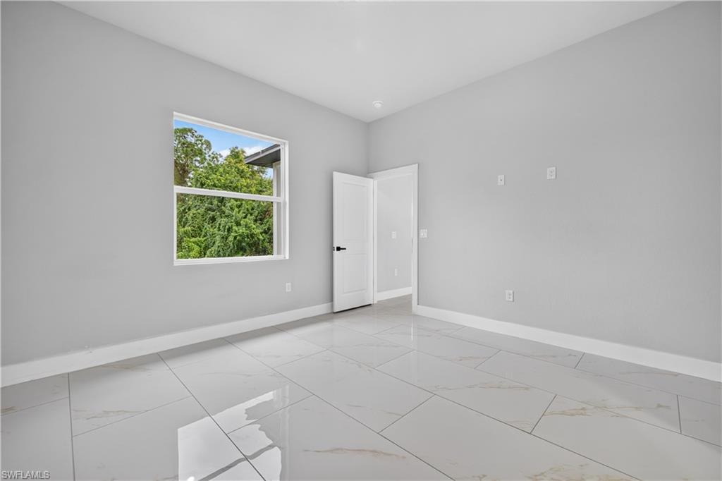 525 Genesee Ave S Property Photo 9