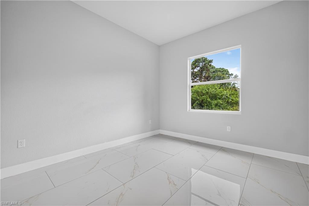 525 Genesee Ave S Property Photo 14