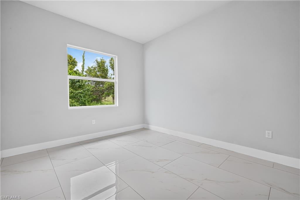 525 Genesee Ave S Property Photo 15