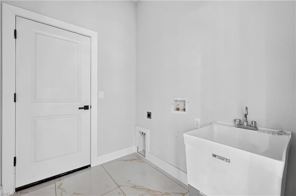 525 Genesee Ave S Property Photo 16