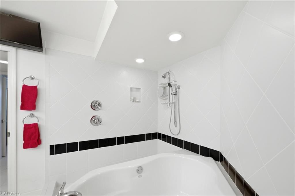 4551 Gulf Shore Blvd N 201 Property Photo 18