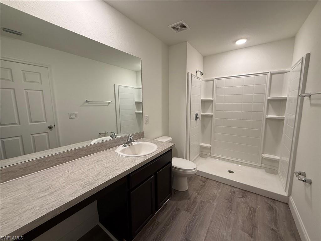 3242 Cordova Ter Property Photo 8