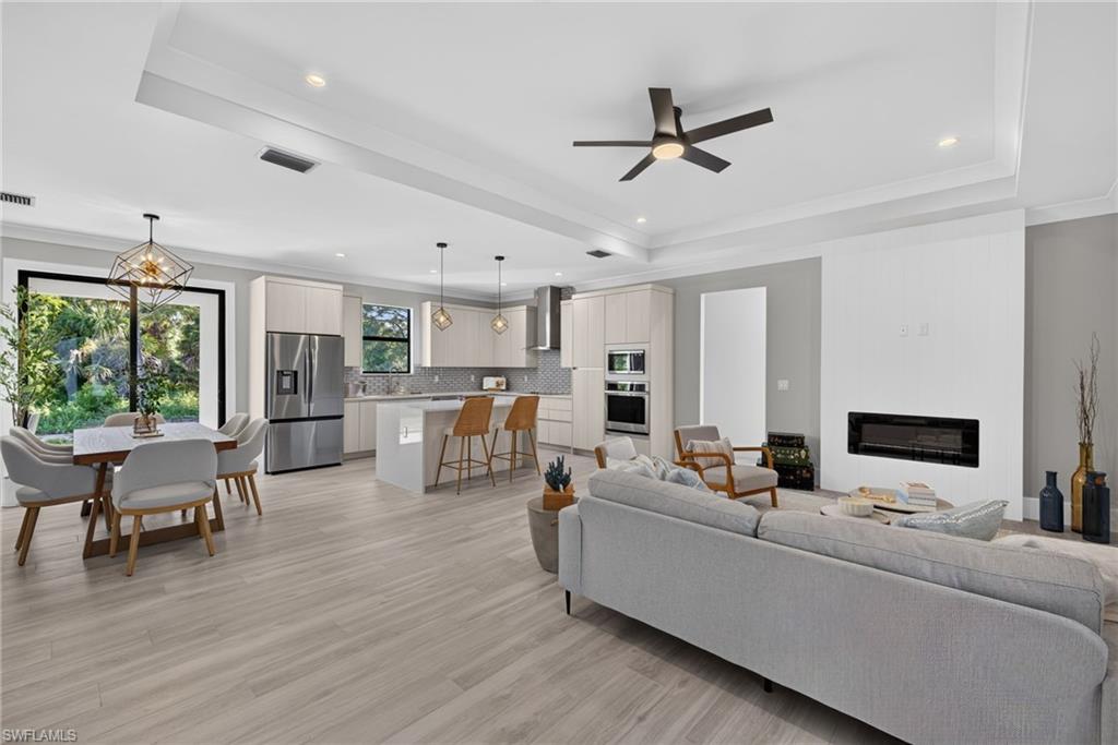 2141 Golden Gate Blvd E Property Photo 3