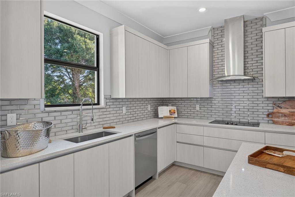 2141 Golden Gate Blvd E Property Photo 10