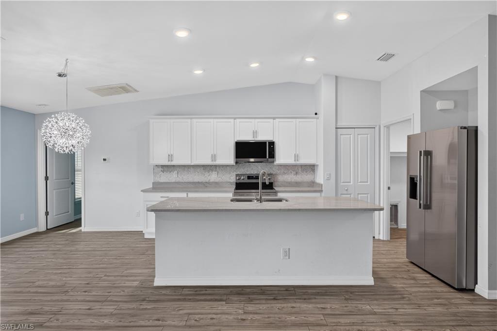 204 28th Ter Property Photo 3