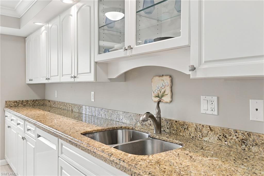 3410 Gulf Shore Blvd N 304 Property Photo 13