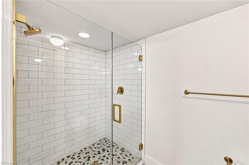 7360 Glenmoor Ln 205 Property Photo 18
