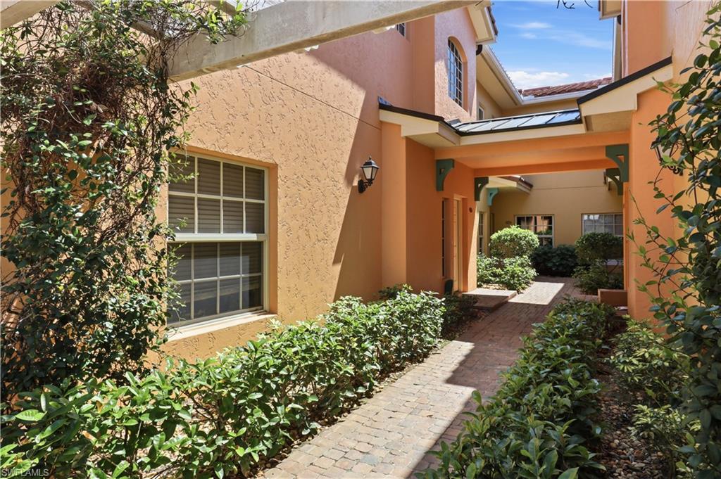 8601 Piazza Del Lago Cir 203 Property Photo 2
