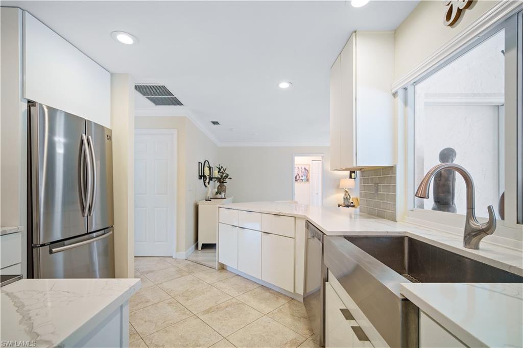 2236 Queens Blvd Property Photo 21