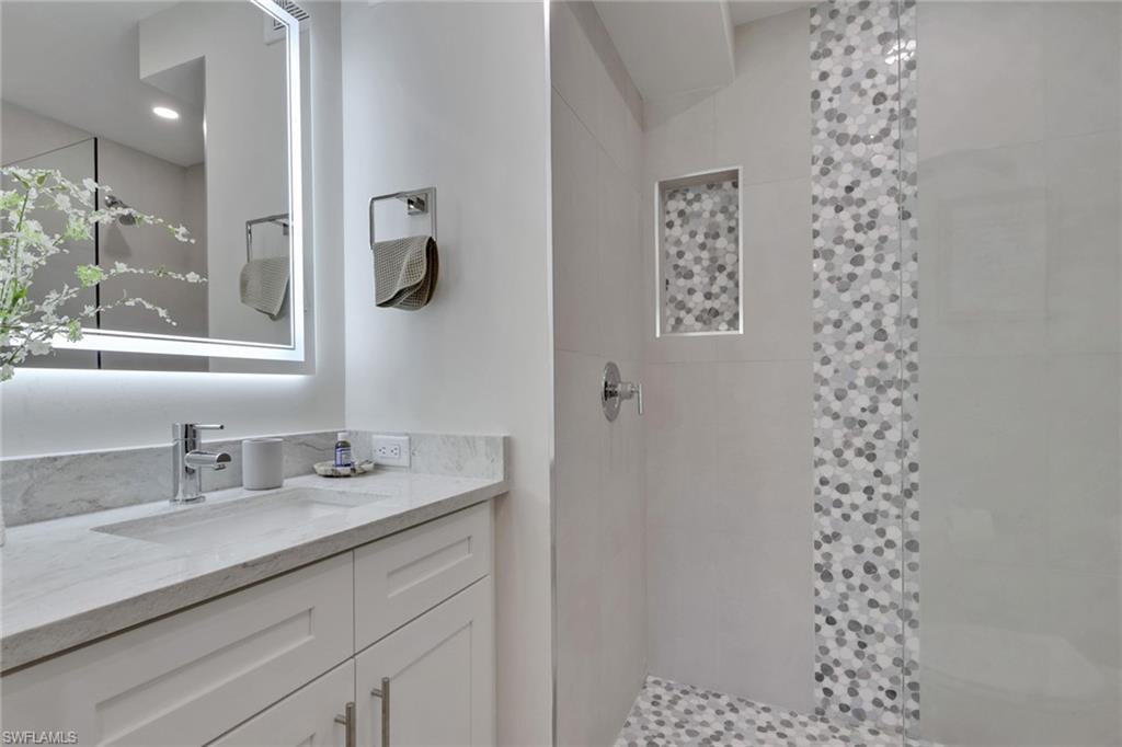 2500 Gulf Shore Blvd N S10 Property Photo 23
