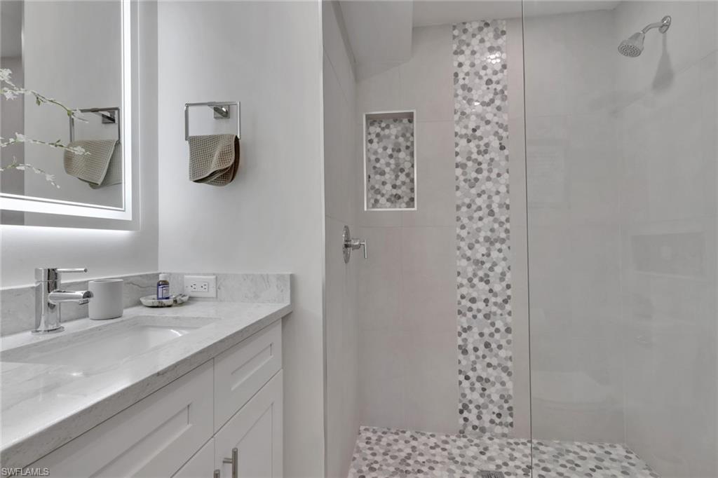 2500 Gulf Shore Blvd N S10 Property Photo 24