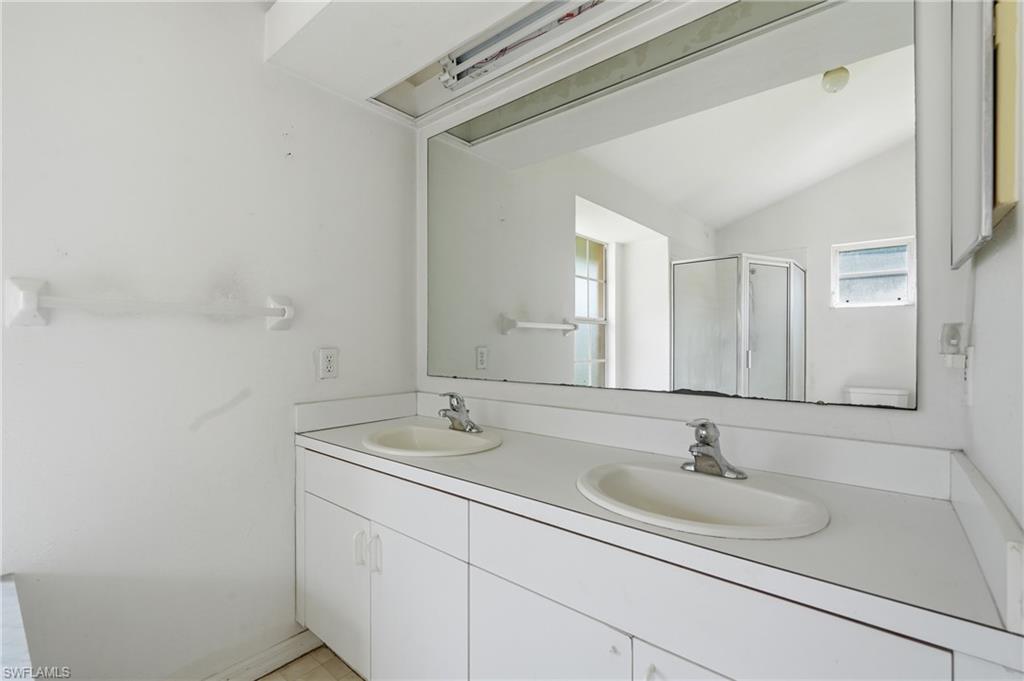 1210 Golden Gate Blvd W Property Photo 14