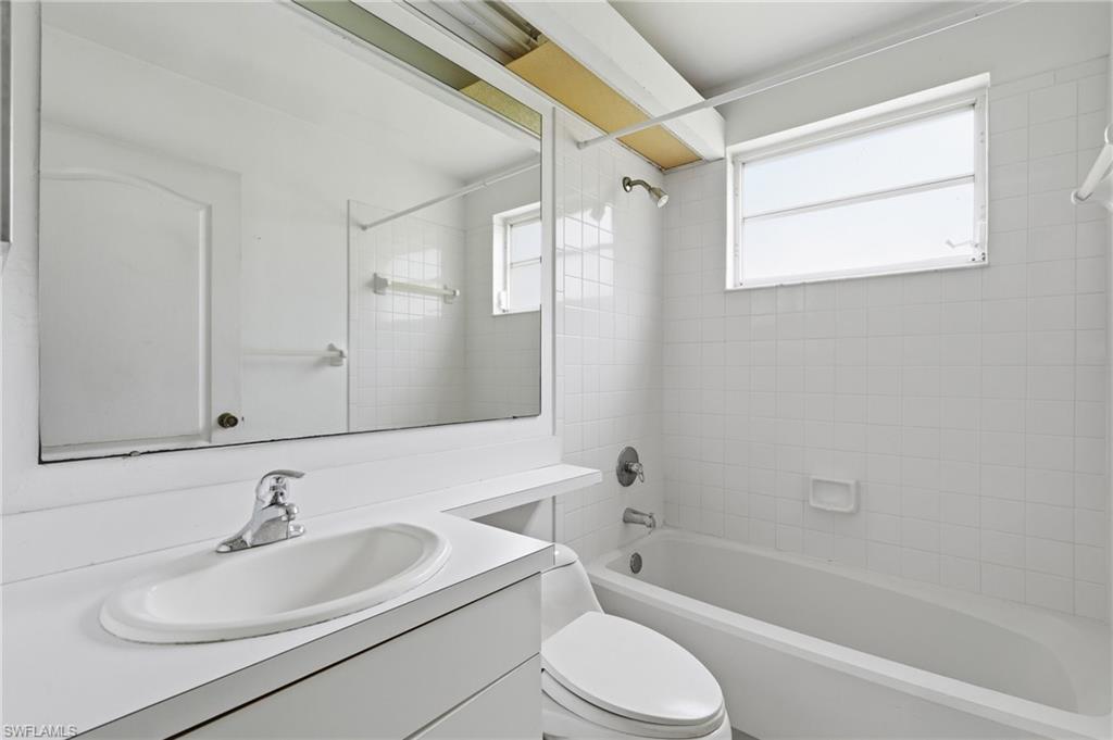 1210 Golden Gate Blvd W Property Photo 17