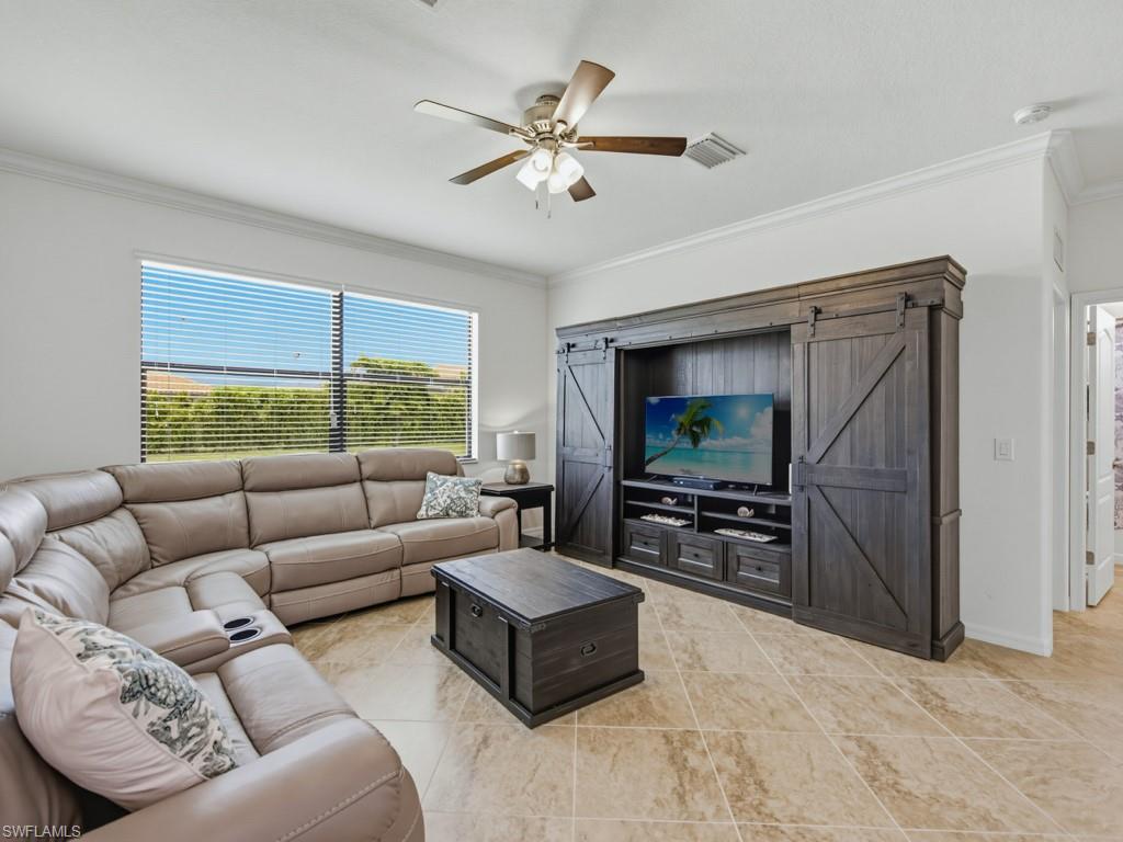 1577 Vizcaya Ln Property Photo 3