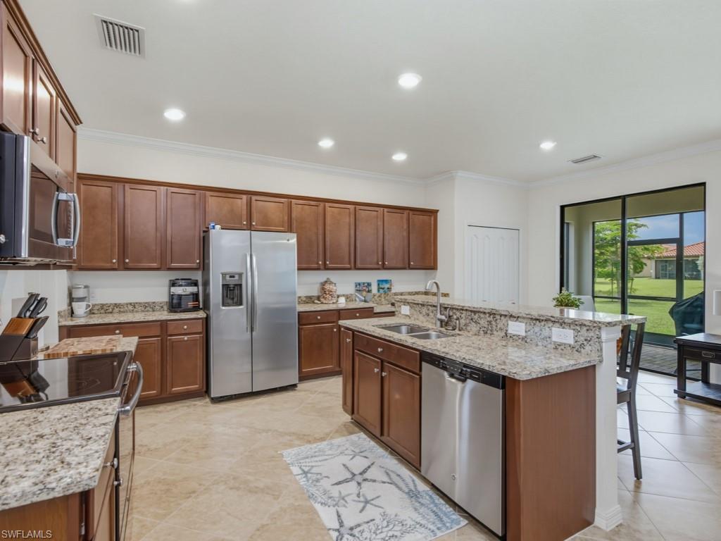 1577 Vizcaya Ln Property Photo 4