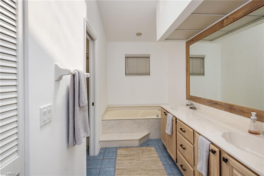 27100 Oakwood Lake Dr Property Photo 16